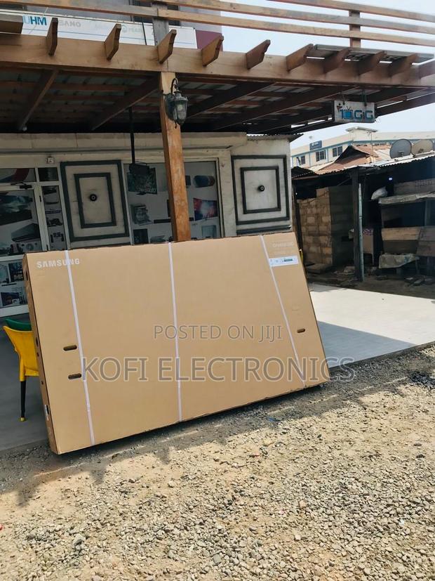 Slim Design, Big Impact Samsung 98” Tv · Photo 2