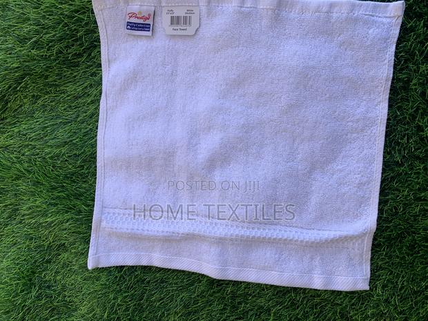 White Fluffy Face Towels 13*13cm · Photo 1