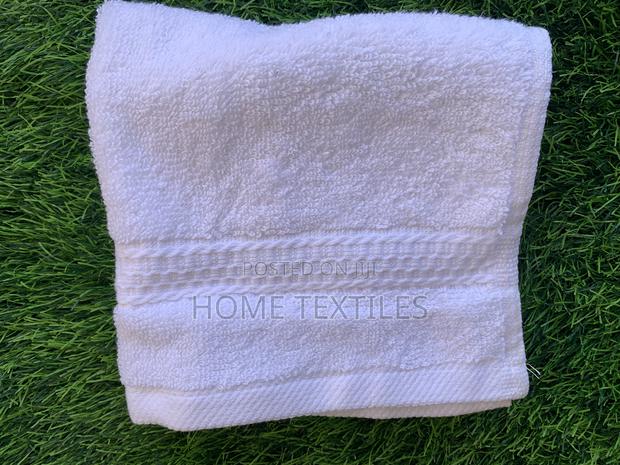 Heavy White Face Towel · Photo 1