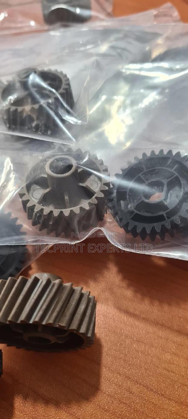 Hp E87660 Fuser Gear · Photo 1