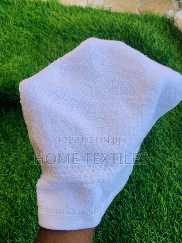 White Soft Face Towels 13*13cm · Photo 1