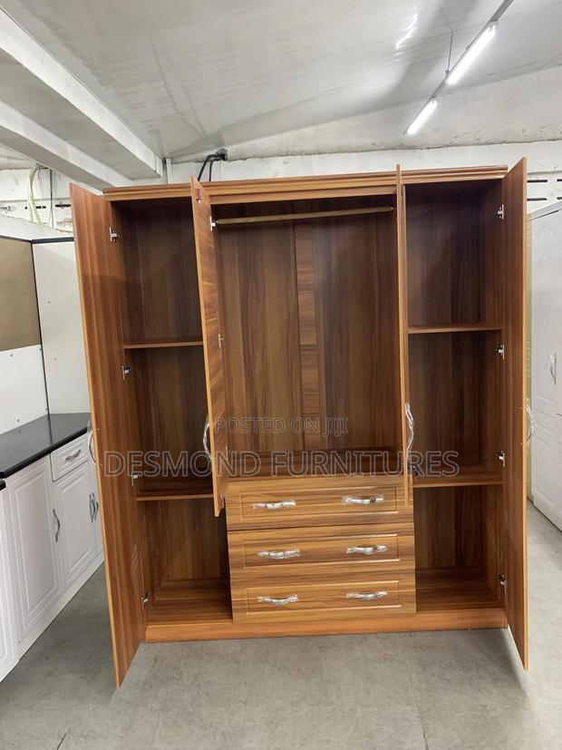 4 In 1 Wardrobe · Photo 2