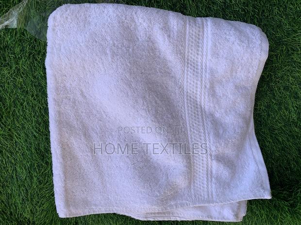 White Fluffy and Soft Bath Towel 70*140cm (Large Size) · Photo 1