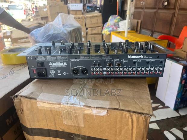 Numark C3usb, A Five-channel Professional Dj Rack · Photo 2