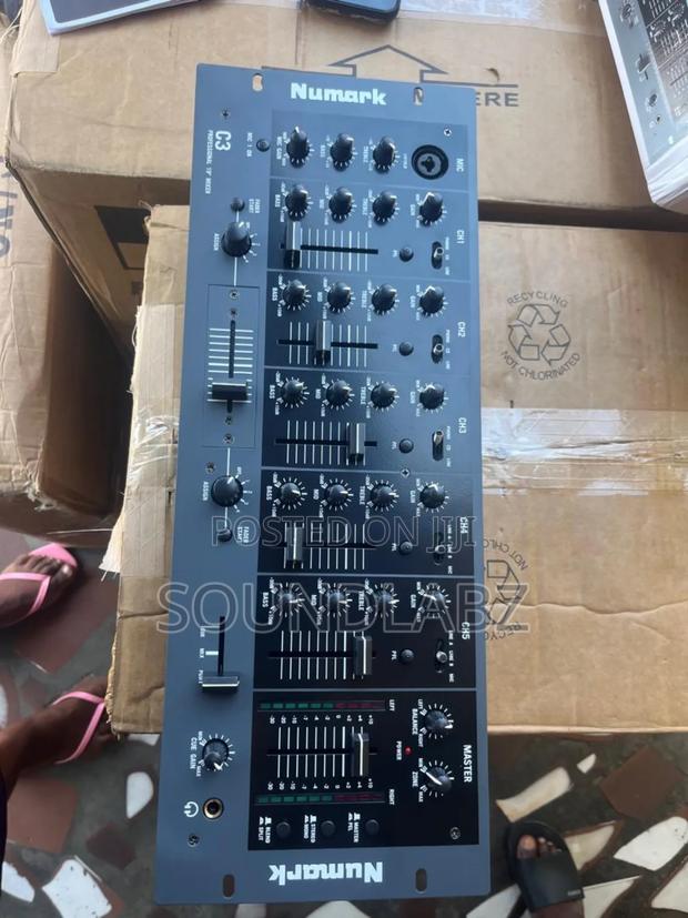 Numark C3usb, A Five-channel Professional Dj Rack · Photo 1