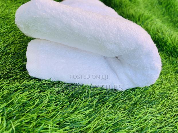 White Hotel Towels for Hotel and Guest Rooms · Photo 1