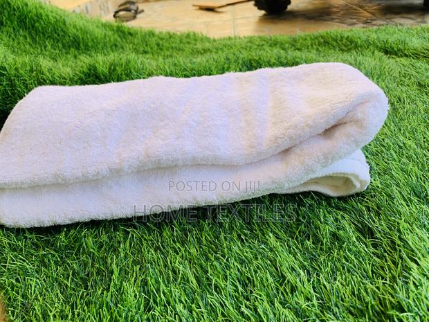 Water Absorbent Large Size White Bath Towel for Hotels,Spa and Gym Use · Photo 1