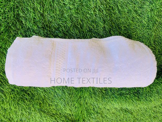 White Flora Large Size Towels for Home, Spa and Gym Use · Photo 1