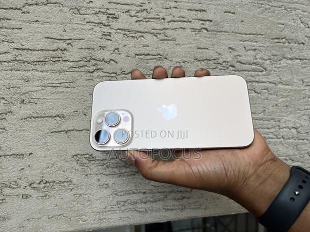Apple iPhone 16 Pro Max 256 GB Gold · Photo 2