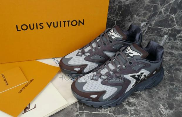 Louis Vuitton Runner Tatic Black Grey in Accra- Fast Delivery in 2hrs · Photo 2