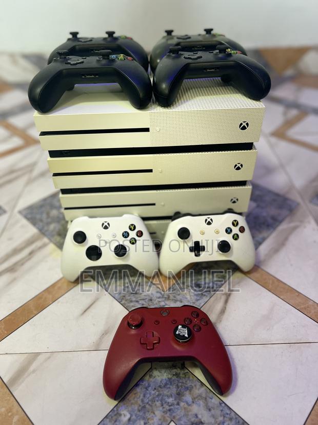 Xbox One S 1tb | Fully Loaded With 17+ Games Including Fc 26 · Photo 2