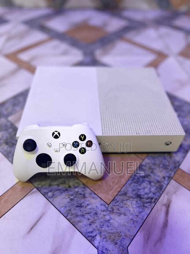Xbox One S 1tb Bundle | 17+ Games Installed | Fc 26 Included · Photo 1