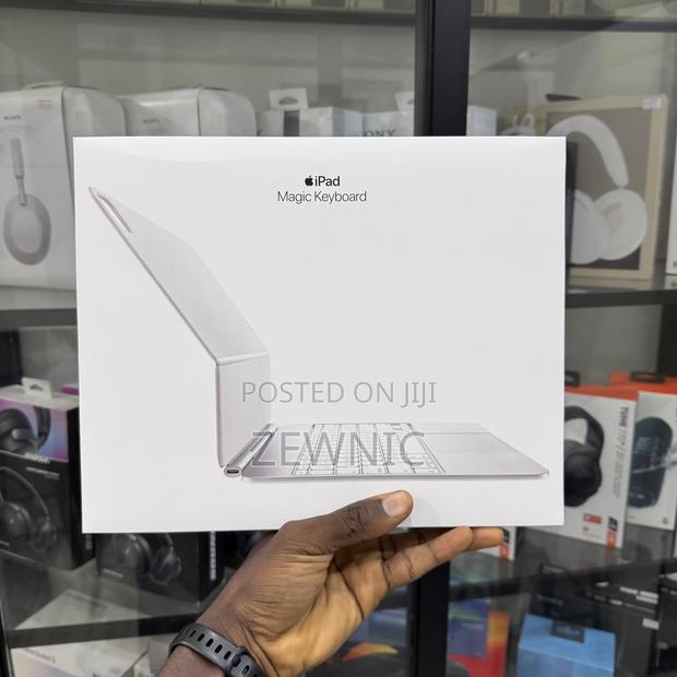 Lastest Apple iPad Pro M4 and M5 Magic Keyboard · Photo 1
