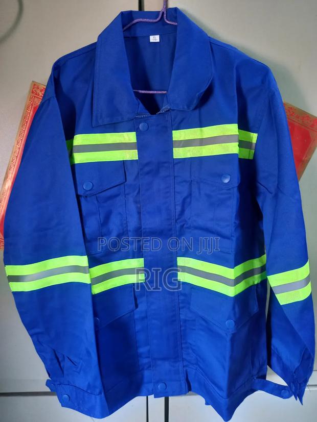 Top And Trouser Safty Wear · Photo 1