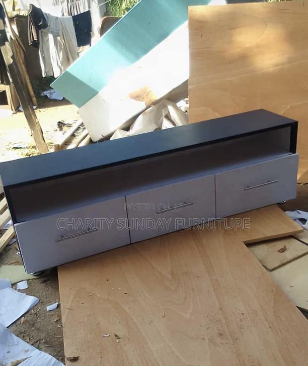 Quality Tv Stand · Photo 1