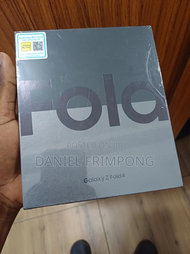 New Samsung Galaxy Z Fold4 256 GB Black · Photo 2