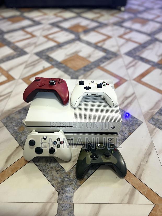 Xbox One S 1tb | Ready to Play (Fc 26 Included) · Photo 2