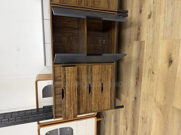 Low Cabinet/Chest Of Drawers · Photo 1