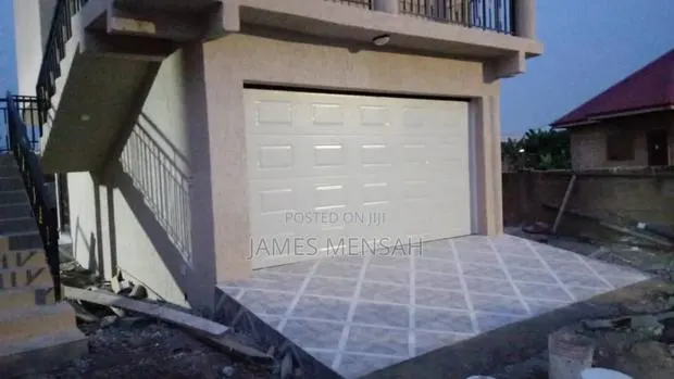 Garage Automatic Door · Photo 1