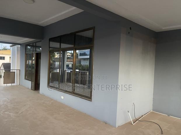 8bdrm Mansion in Dzorwulu for rent · Photo 5