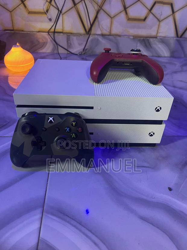 Xbox One S 1tb + 17 Games (Includes Fc 26) – Excellent Condition · Photo 2