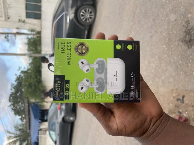 Hetty Ox-03true Wireless Earbuds With Power Bank · Photo 1