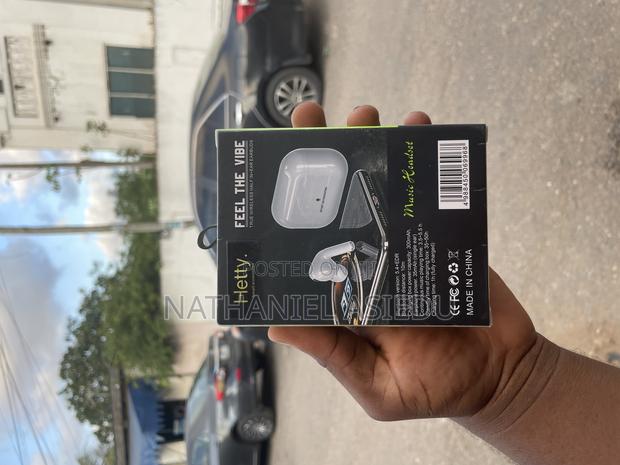 Hetty Ox-03true Wireless Earbuds With Power Bank · Photo 2