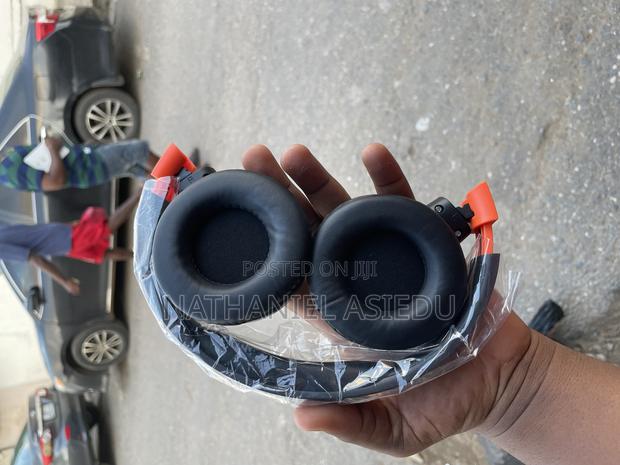 JBL Tune 730bt Wireless Over-Ear Headphone. · Photo 3