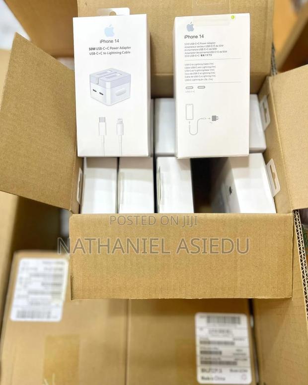 Apple 60w Usb-C Power Adapter and a Usb-C to Lightning Cable · Photo 3