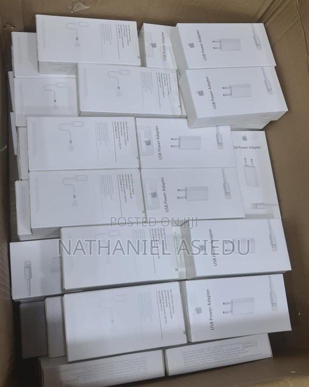 Apple 60w Usb-C Power Adapter and a Usb-C to Lightning Cable · Photo 4