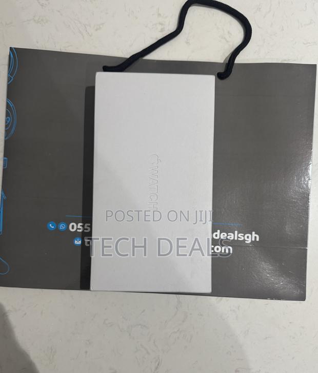 Apple Watch Ultra 3 49mm · Photo 2