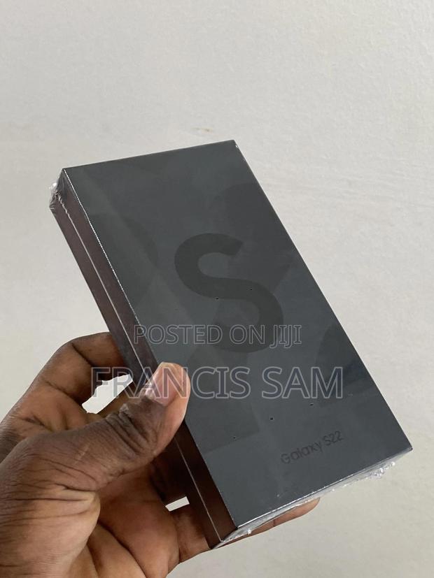 New Samsung Galaxy S22 5G 128 GB Black · Photo 3