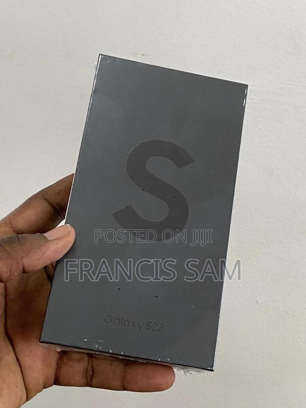 New Samsung Galaxy S22 5G 128 GB Black · Photo 4