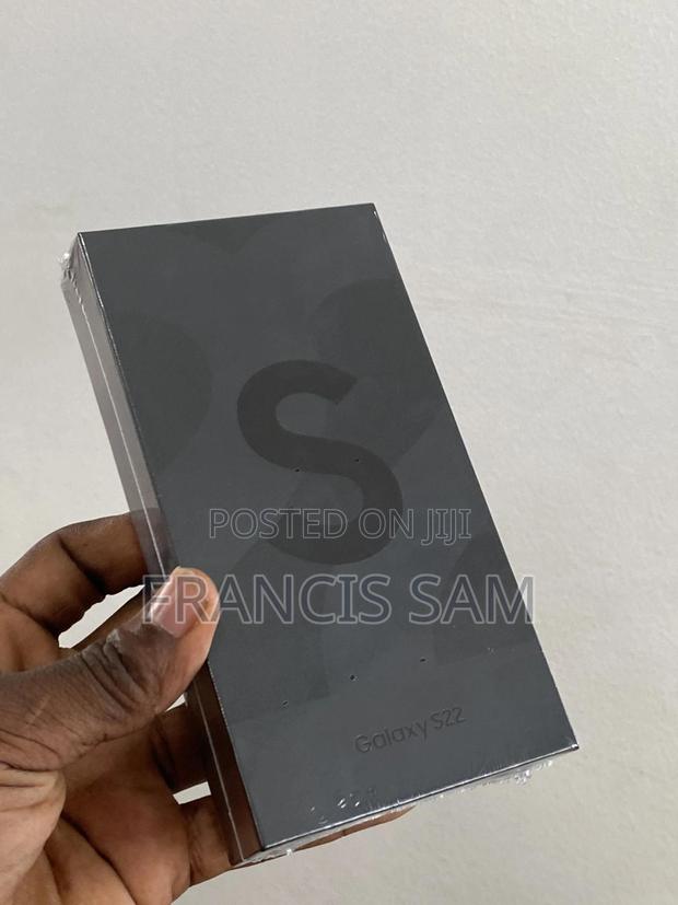 New Samsung Galaxy S22 5G 128 GB Black · Photo 5