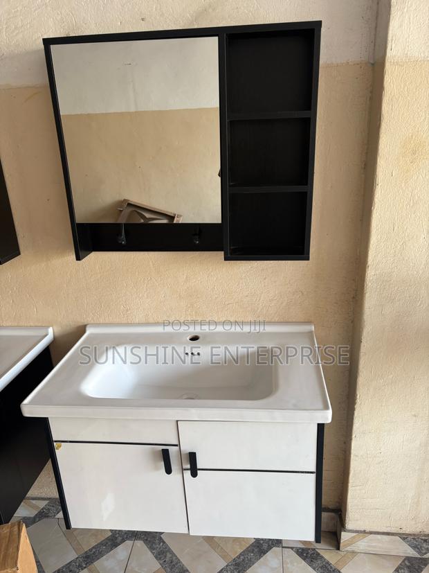 Cabinet Basin · Photo 2