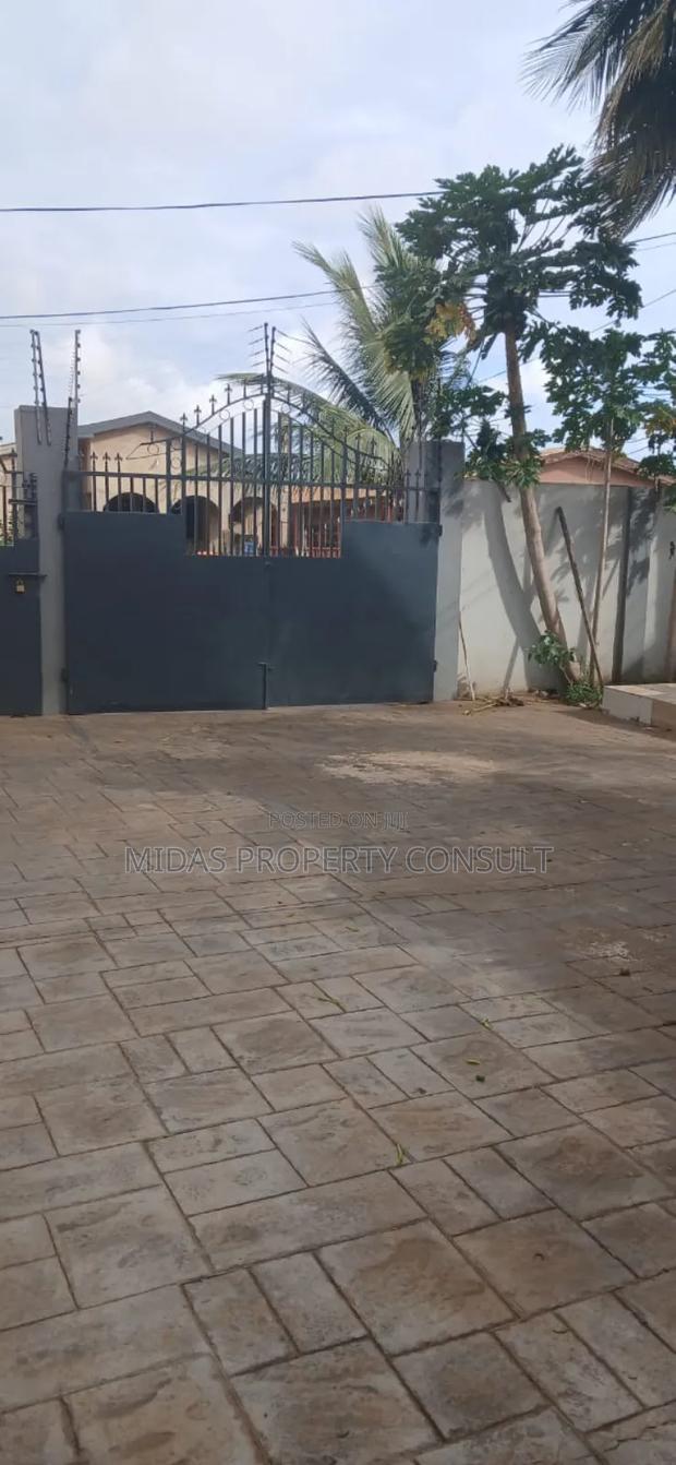 5bdrm House in Community 25, Tema Metropolitan for sale · Photo 4