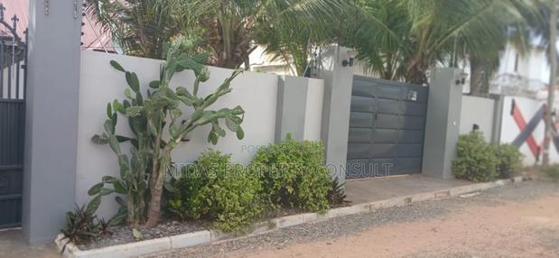 5bdrm House in Community 25, Tema Metropolitan for sale · Photo 5