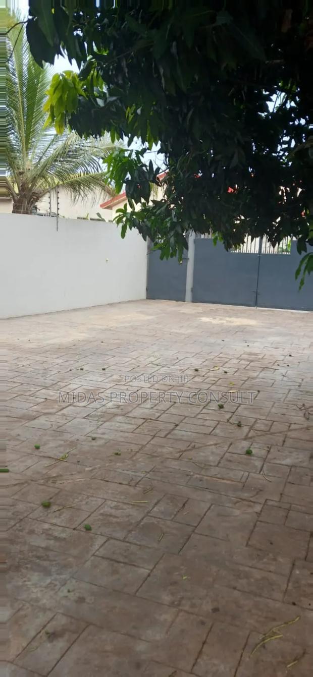 5bdrm House in Community 25, Tema Metropolitan for sale · Photo 7