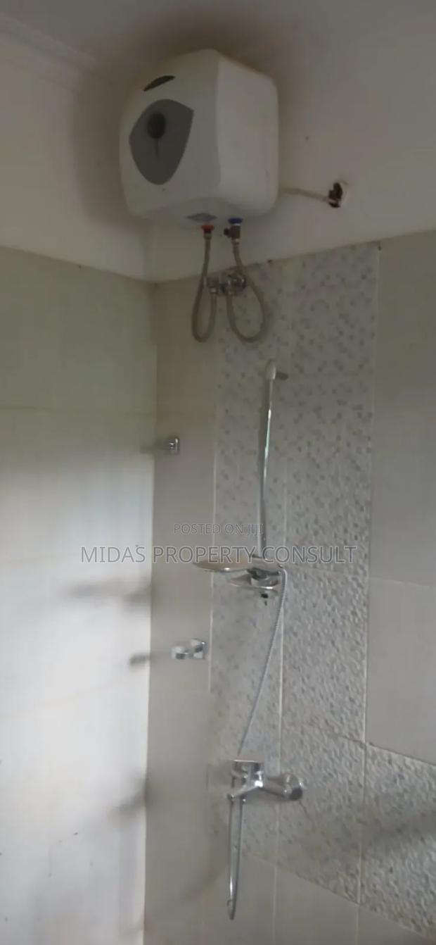 5bdrm House in Community 25, Tema Metropolitan for sale · Photo 8