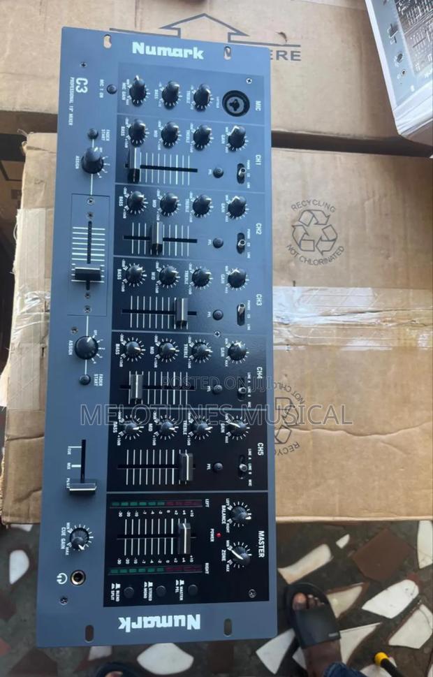 Numark C3usb Professional 19" Mixer · Photo 1