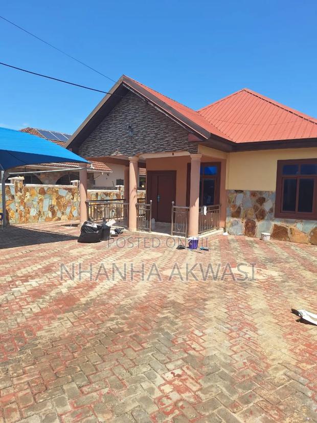 3bdrm House in Spintex, Sakumono for rent · Photo 2