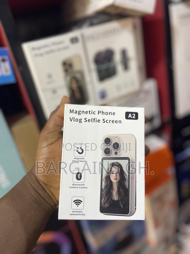 Magsafe Phone Selfie Screen · Photo 1