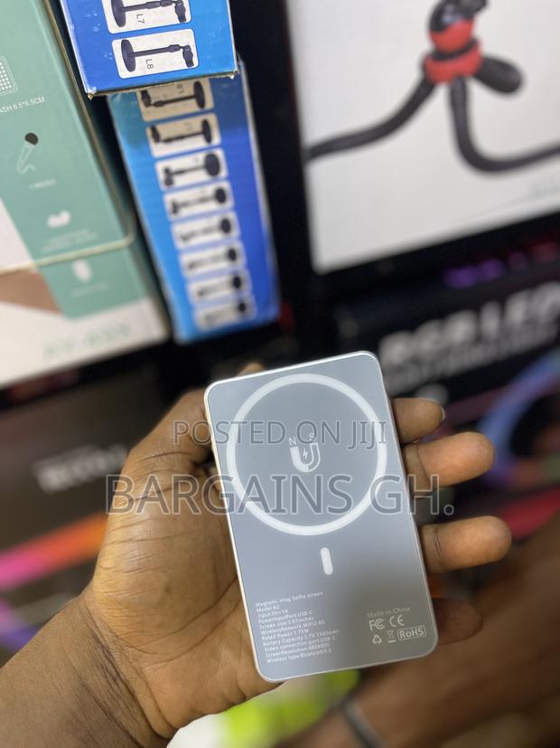 Magsafe Phone Selfie Screen · Photo 5