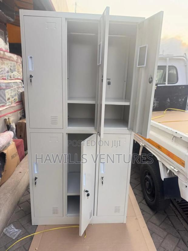 6 Lockers Cabinet · Photo 1