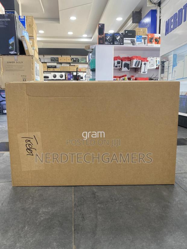 New Laptop LG Gram 15.6 16GB AMD Ryzen 7 SSD 1T · Photo 1