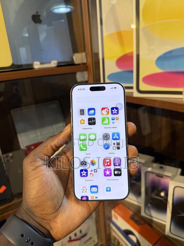 Apple iPhone 16 Pro 128 GB White · Photo 3
