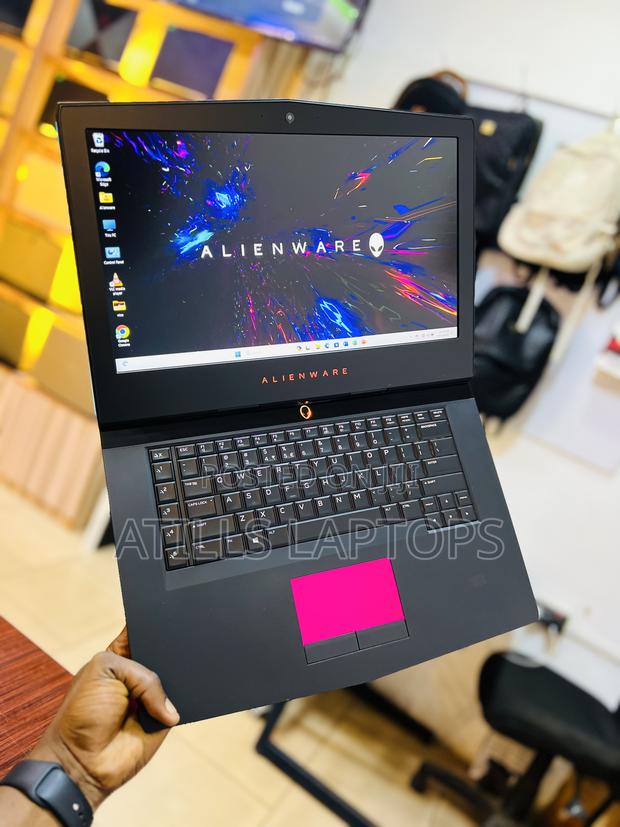 Laptop Alienware M15 R3 16GB Intel Core I7 SSD 512GB · Photo 1