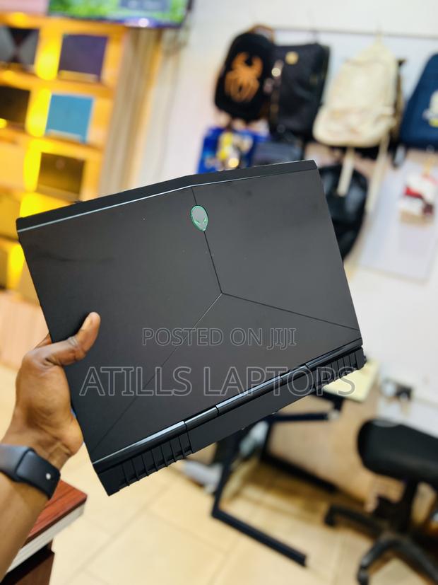 Laptop Alienware M15 R3 16GB Intel Core I7 SSD 512GB · Photo 3