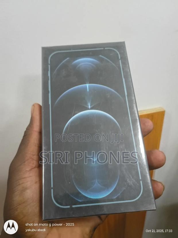 New Apple iPhone 12 Pro Max 128 GB Blue · Photo 2