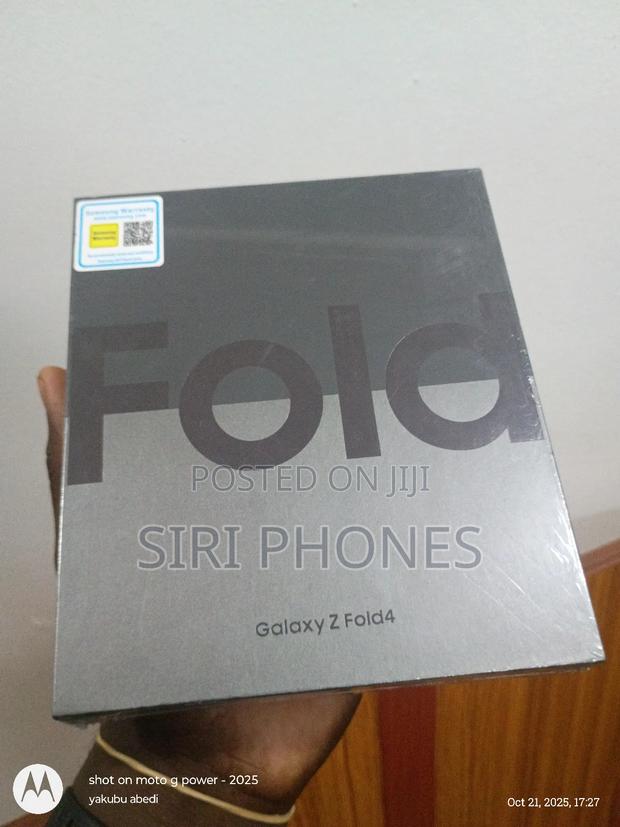 New Samsung Galaxy Z Fold4 256 GB Gray · Photo 1
